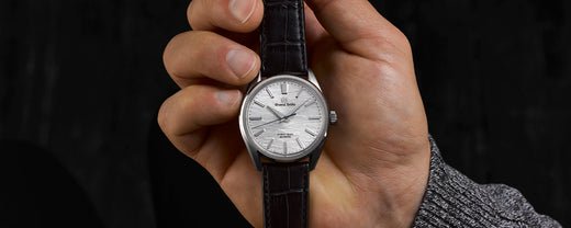 時計 GUCCI LONGINES RADO SEIKO     JUNK New Gucci Sync XXL 46mm YA137103 Red Rubber Band Red Dial