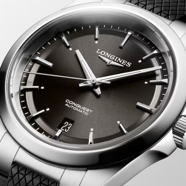 Longines L3.720.4.52.9 with stainless steel case, black dial and date display