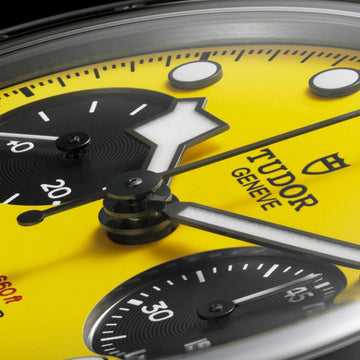 Snowflake hands and chronograph counters on Black Bay Chrono 39 Bumblebee
