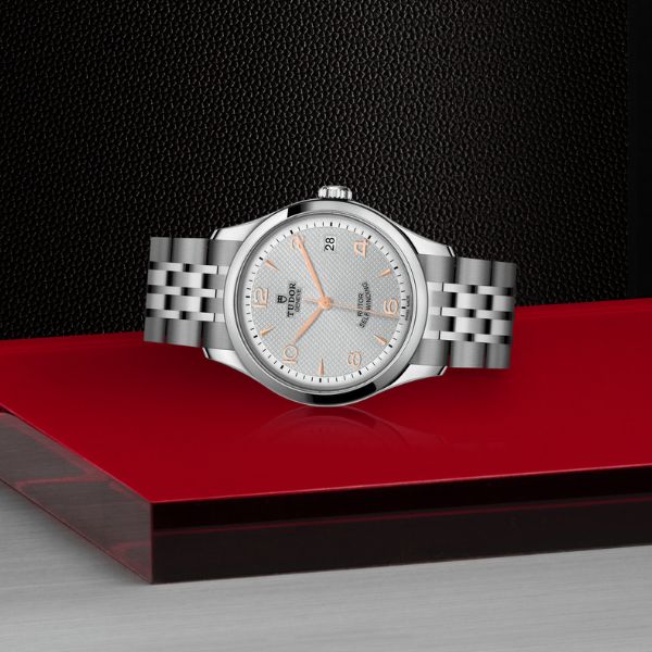 TUDOR 1926 M91450-0001 with an embossed silver dial, date window and polished steel case
