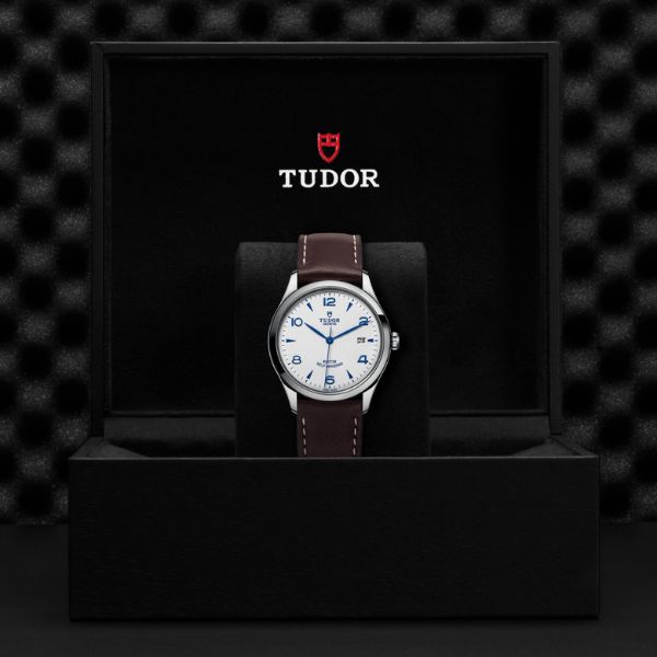 TUDOR 1926 M91550-0010 with an embossed opaline dial, date window and polished steel case