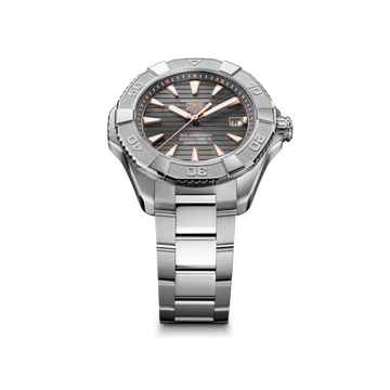 TAG Heuer Aquaracer Solargraph featuring a Grade 5 titanium case and grey dial