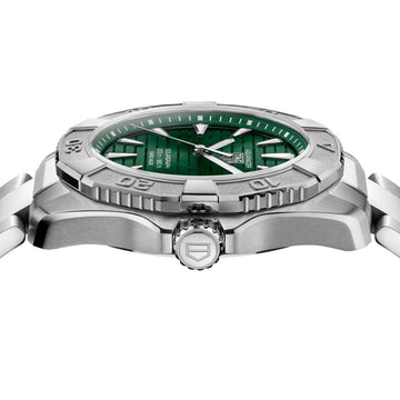 TAG Heuer Aquaracer Solargraph luxury dive-inspired watch powered by light with steel bracelet and green dial