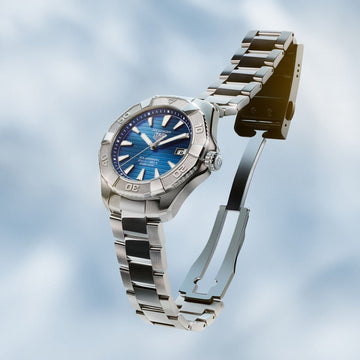 TAG Heuer Aquaracer Professional 200 Solargraph featuring blue sunray dial, date display and steel bracelet