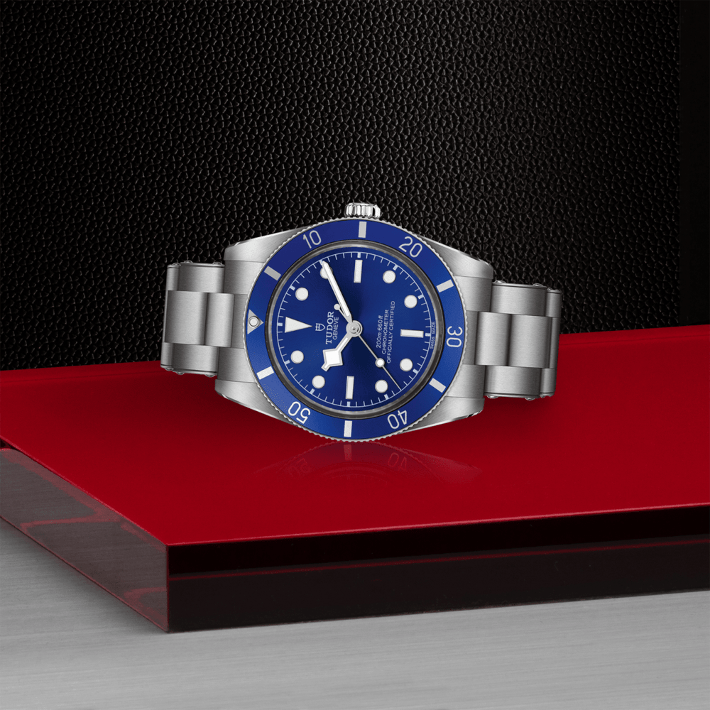 A return to classic proportions: 37mm stainless steel, a satin-brushed blue dial, and iconic “Snowflake” hands define this new expression of TUDOR’s heritage. Powered by the COSC-certified MT5400 Manufacture Calibre with a 70-hour power reserve.